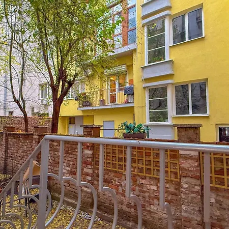 2br Near Vitosha - Calm, Spacious Apartamento