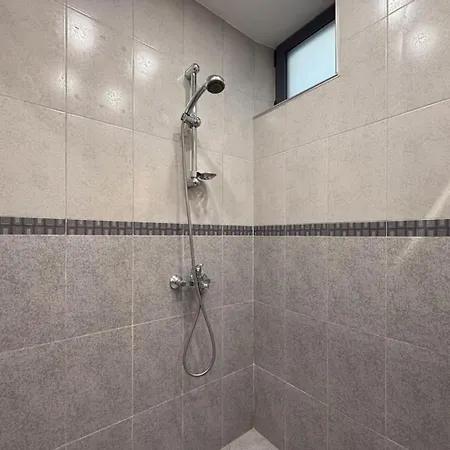 2br Near Vitosha - Calm, Spacious Апартамент *