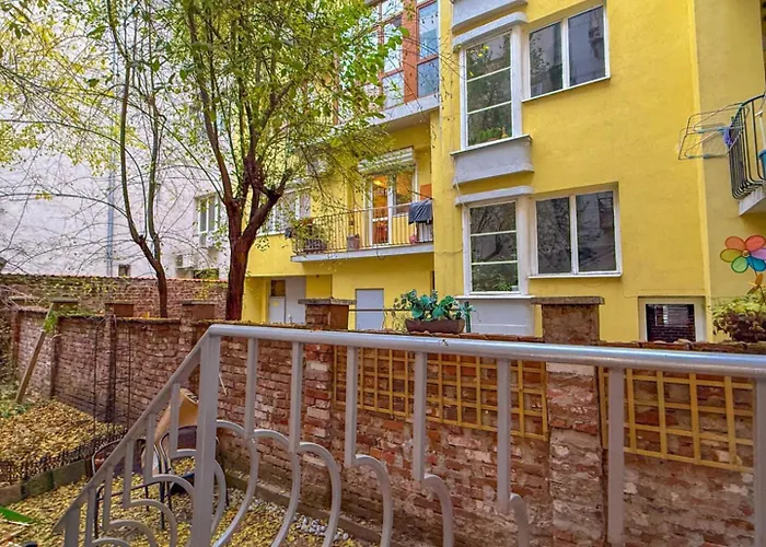 2br Near Vitosha - Calm, Spacious Apartamento